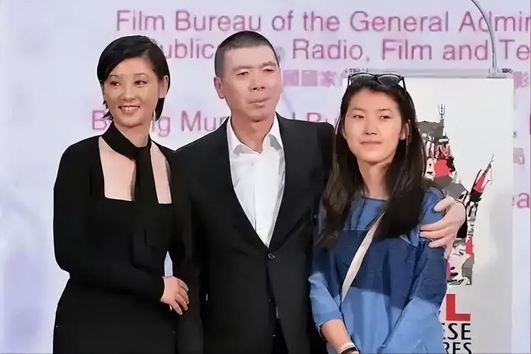 2025新澳门正版免费正题全部视频资讯和冯小刚养女高中毕业与冯小刚收养的女儿